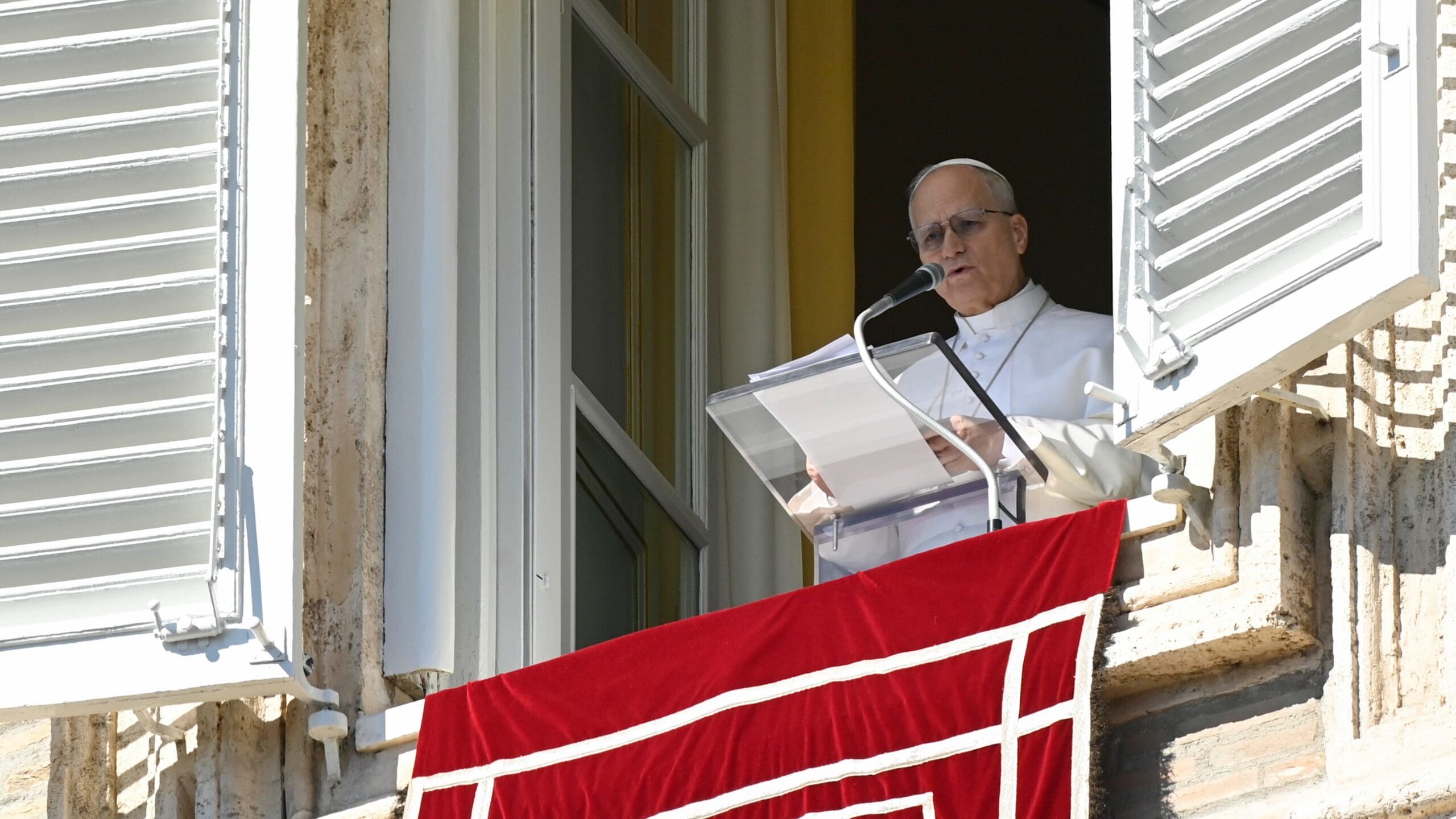 Pope says switch off smartphones to make ‘space for silence’ in Lent ...